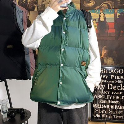 Naiste lai nööpide ja kõrge kraega vest