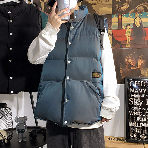 Naiste lai nööpide ja kõrge kraega vest