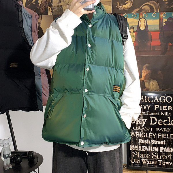 Naiste lai nööpide ja kõrge kraega vest