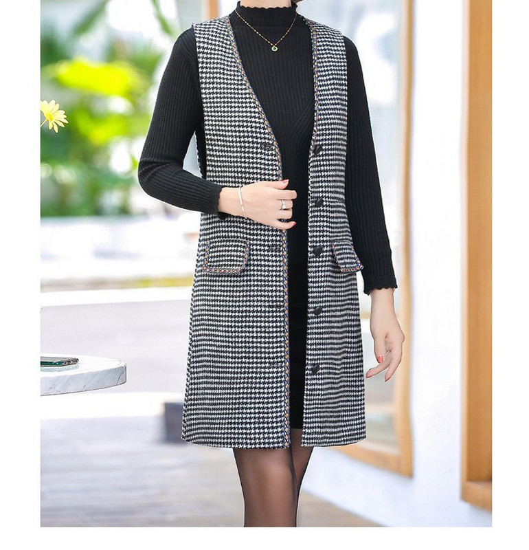 Naiste liibuv nööpidega ja keskmise pikkusega vest