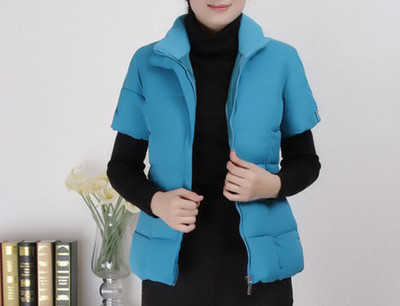 Naujas moteriškos vilnos liemenės modelis su aukšta polo apykakle