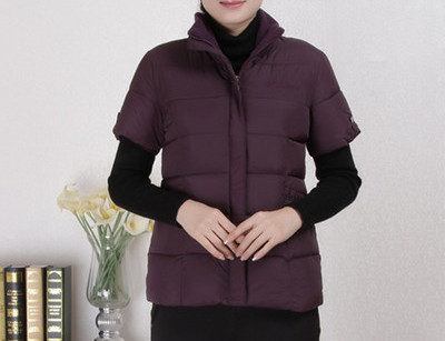 Naujas moteriškos vilnos liemenės modelis su aukšta polo apykakle