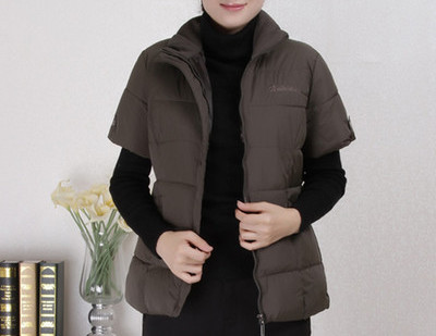 Naujas moteriškos vilnos liemenės modelis su aukšta polo apykakle