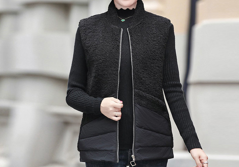 Tõmbluku ja taskutega sulevest naistele