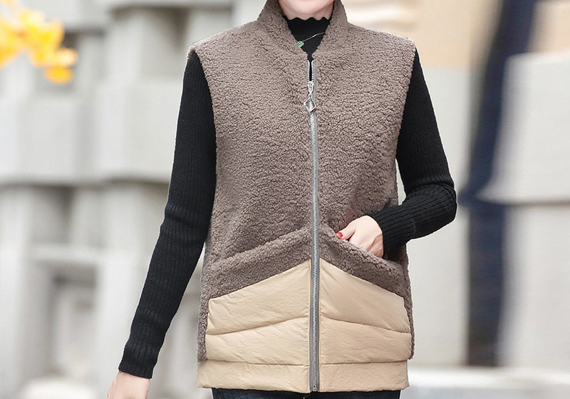 Tõmbluku ja taskutega sulevest naistele