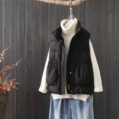 Moteriška žieminė liemenė aukšta apykakle ir sagomis