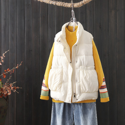 Moteriška žieminė liemenė aukšta apykakle ir sagomis