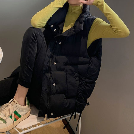 Novi model širokog ženskog prsluka sa visokom kragnom i vezicama