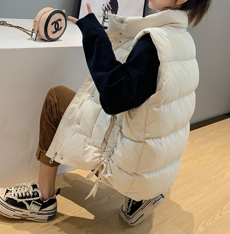 Novi model širokog ženskog prsluka sa visokom kragnom i vezicama