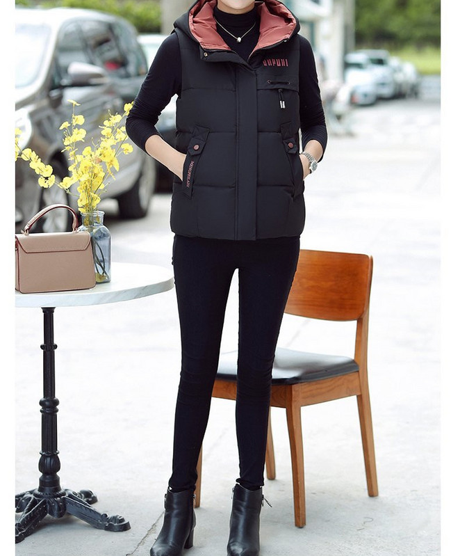 Lühike paks vest luku ja kapuutsiga