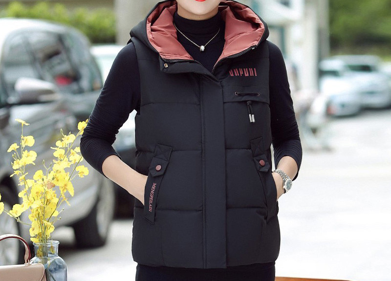 Lühike paks vest luku ja kapuutsiga