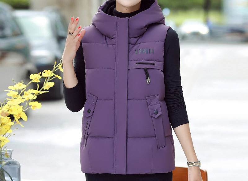 Lühike paks vest luku ja kapuutsiga