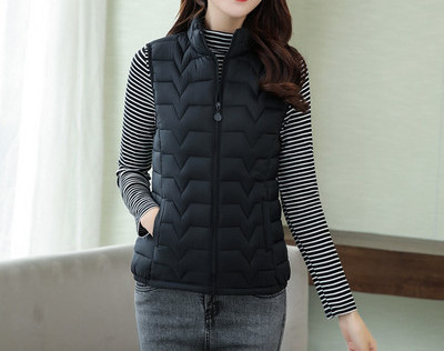 Naiste vabaaja vest polo krae ja taskutega