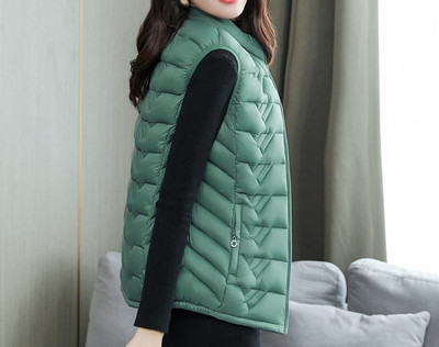 Naiste vabaaja vest polo krae ja taskutega