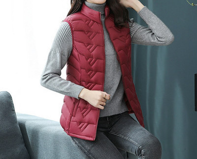 Naiste vabaaja vest polo krae ja taskutega