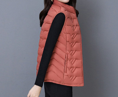 Naiste vabaaja vest polo krae ja taskutega