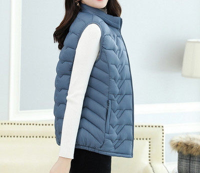 Naiste vabaaja vest polo krae ja taskutega