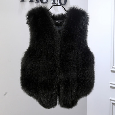 Ženska puhasta vesta s V izrezom i veličinama do 2XL