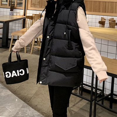 Naiste kapuutsiga ja keskmise pikkusega vest