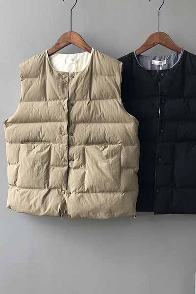 Ležeran ženski prsluk s okruglim izrezom i gumbima