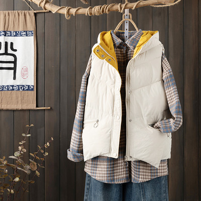 Moodne naiste talvevest kapuutsiga