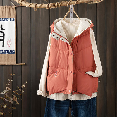 Moodne naiste talvevest kapuutsiga