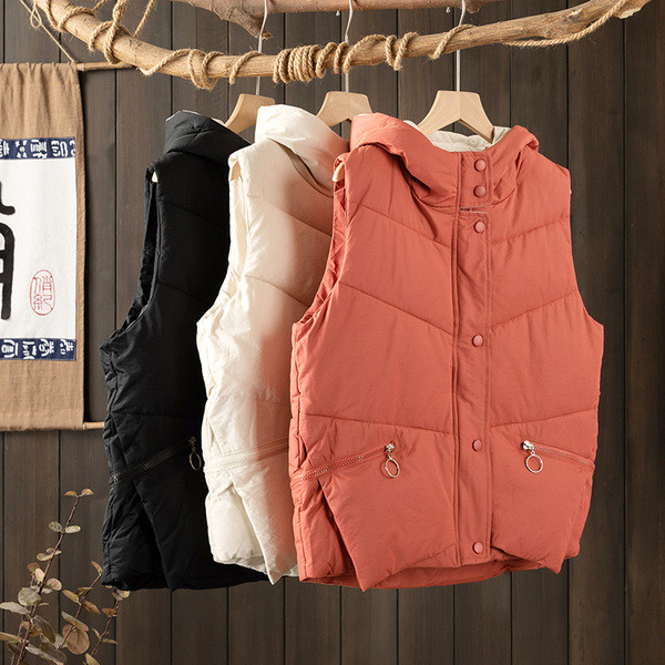 Moodne naiste talvevest kapuutsiga