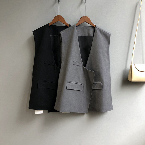 Õhuke naiste vest spits-kaelusega