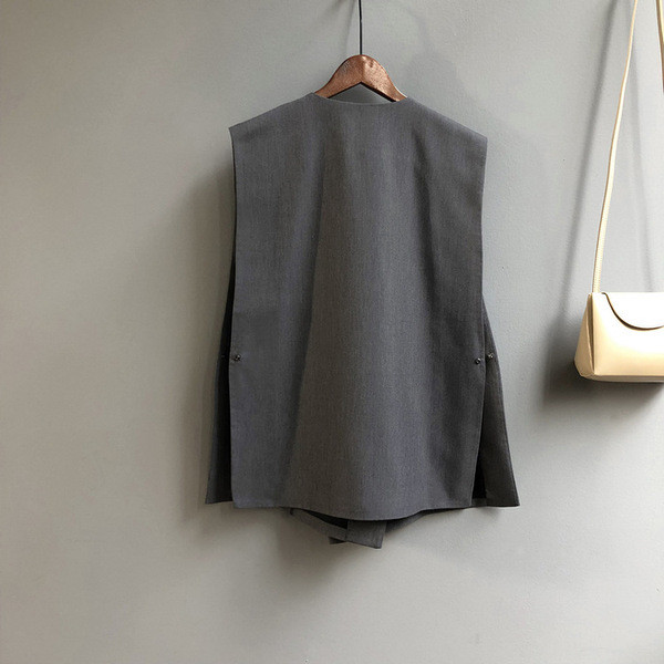 Õhuke naiste vest spits-kaelusega