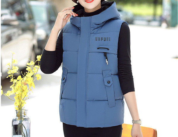 Uus mudel igapäevase kapuutsiga ja taskutega naistevest