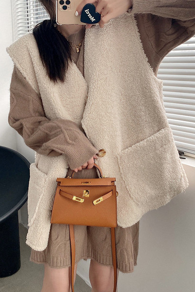 Naiste nööpidega sulevest