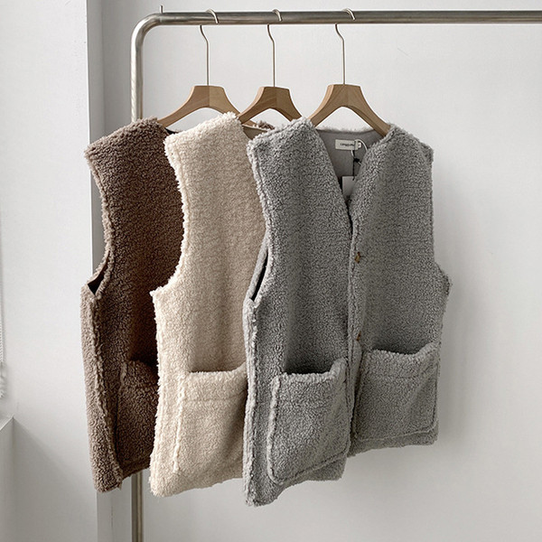 Naiste nööpidega sulevest