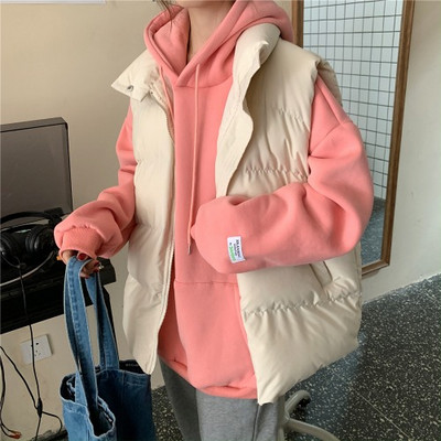 Kõrge krae ja taskutega sügis-talvine naistevest