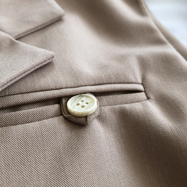 Naiste tekstiilist vest klassikalise kraega