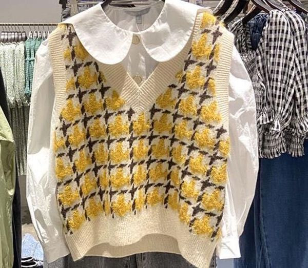 Vesta casual dama tricotata cu decolteu in V