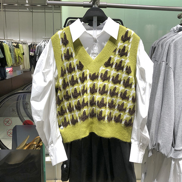 Vesta casual dama tricotata cu decolteu in V