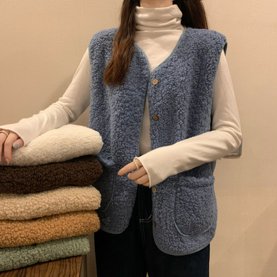 Vabaaja naiste vest ovaalse dekoltee ja nööpidega