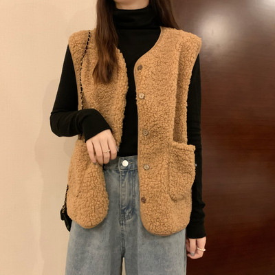 Vabaaja naiste vest ovaalse dekoltee ja nööpidega