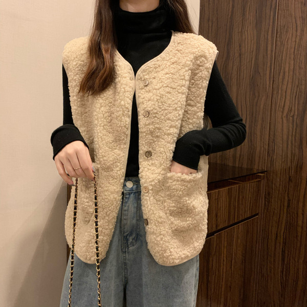 Vabaaja naiste vest ovaalse dekoltee ja nööpidega