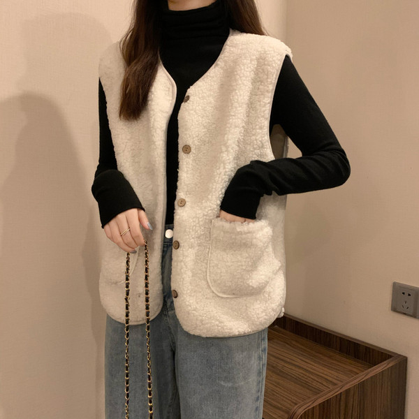 Vabaaja naiste vest ovaalse dekoltee ja nööpidega