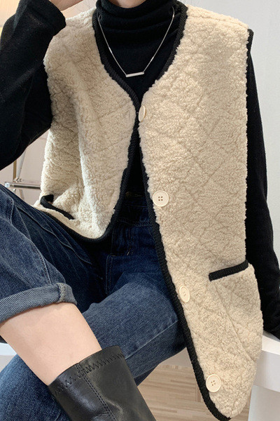 Naiste nööpidega sulevest