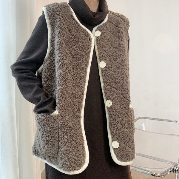 Naiste nööpidega sulevest