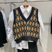 Kootud naiste retro-retro stiilis V-kaelusega