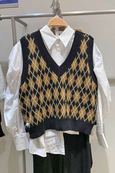 Kootud naiste retro-retro stiilis V-kaelusega