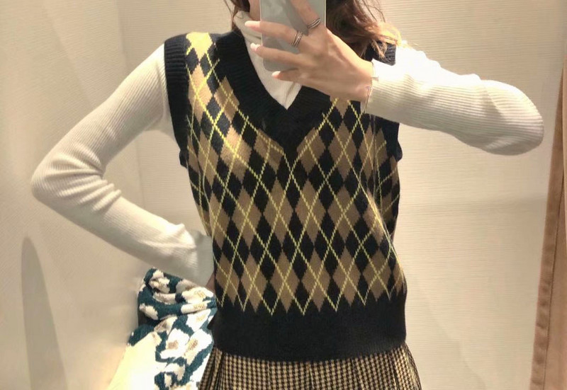 Kootud naiste retro-retro stiilis V-kaelusega