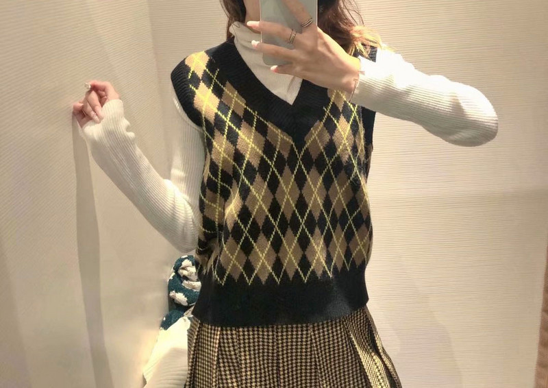 Kootud naiste retro-retro stiilis V-kaelusega