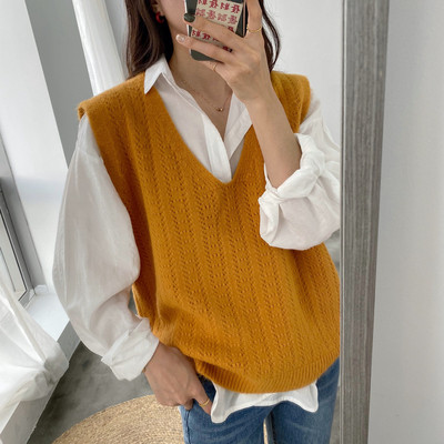 Ženski pleteni prsluk sa špic izrezom