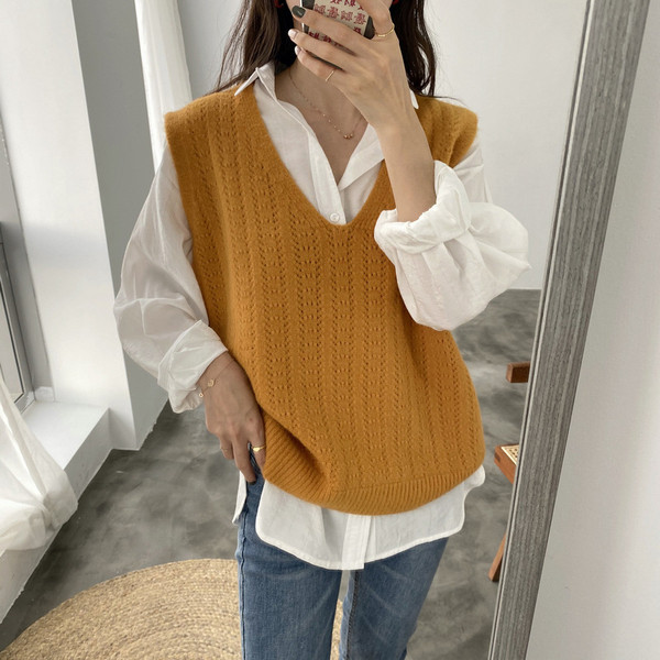 Ženski pleteni prsluk sa špic izrezom