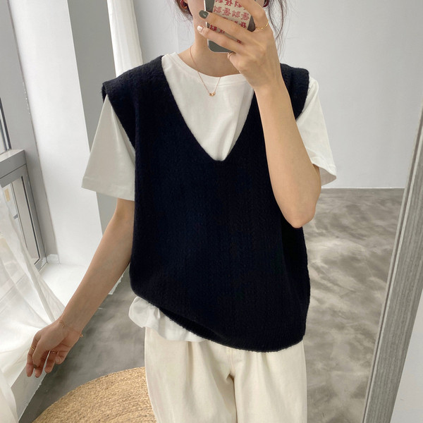 Ženski pleteni prsluk sa špic izrezom