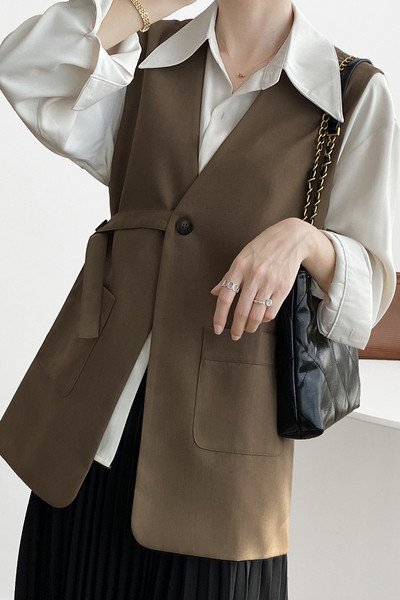 Naiste tekstiilist vabaajavest koos vööga